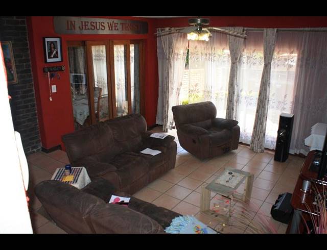 3 BEDROOM TOWNHOUSE FOR SALE IN CROYDON